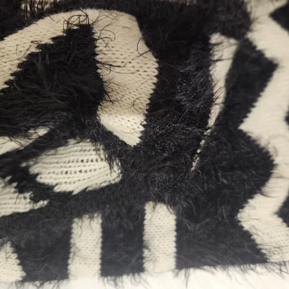 Parkhurst 🇨🇦 Fuzzy Sweater - Picture 7 of 10